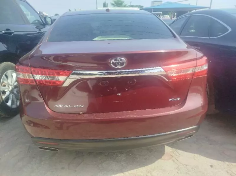 Toyota Avalon   - 2013