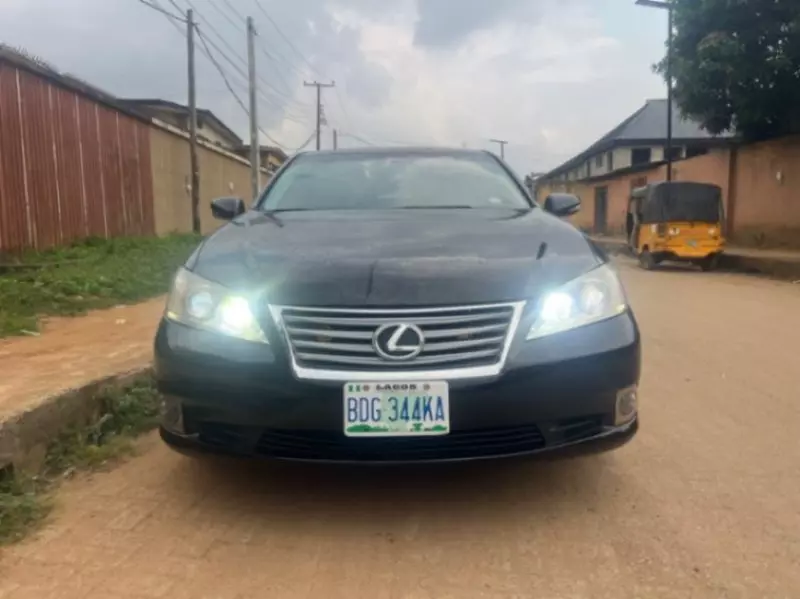 Lexus ES   - 2010