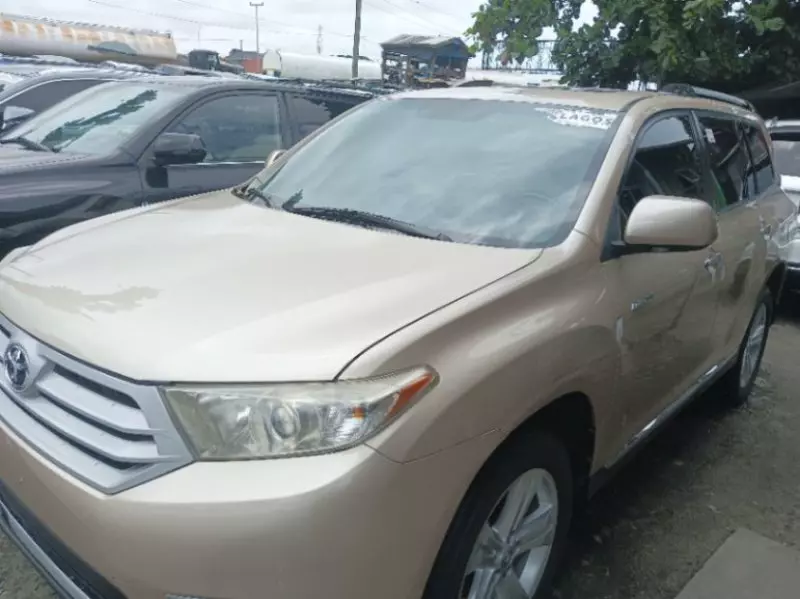 Toyota Highlander   - 2014