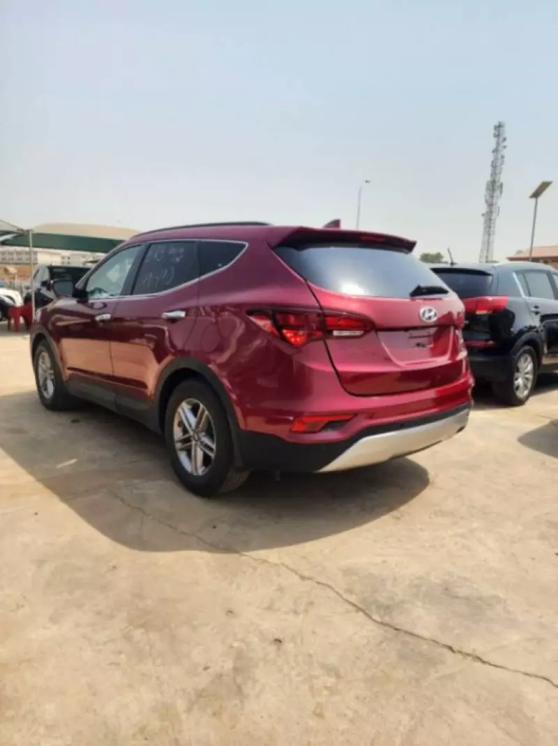 Hyundai Santa Fe   - 2017
