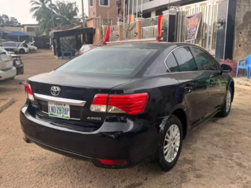 Toyota Avensis - 2013