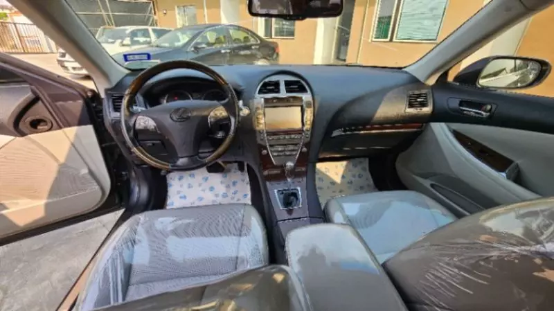 Lexus ES 350   - 2010