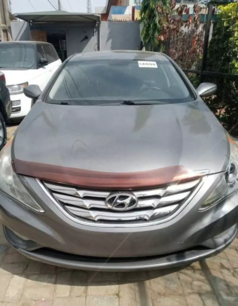 Hyundai Sonata   - 2013