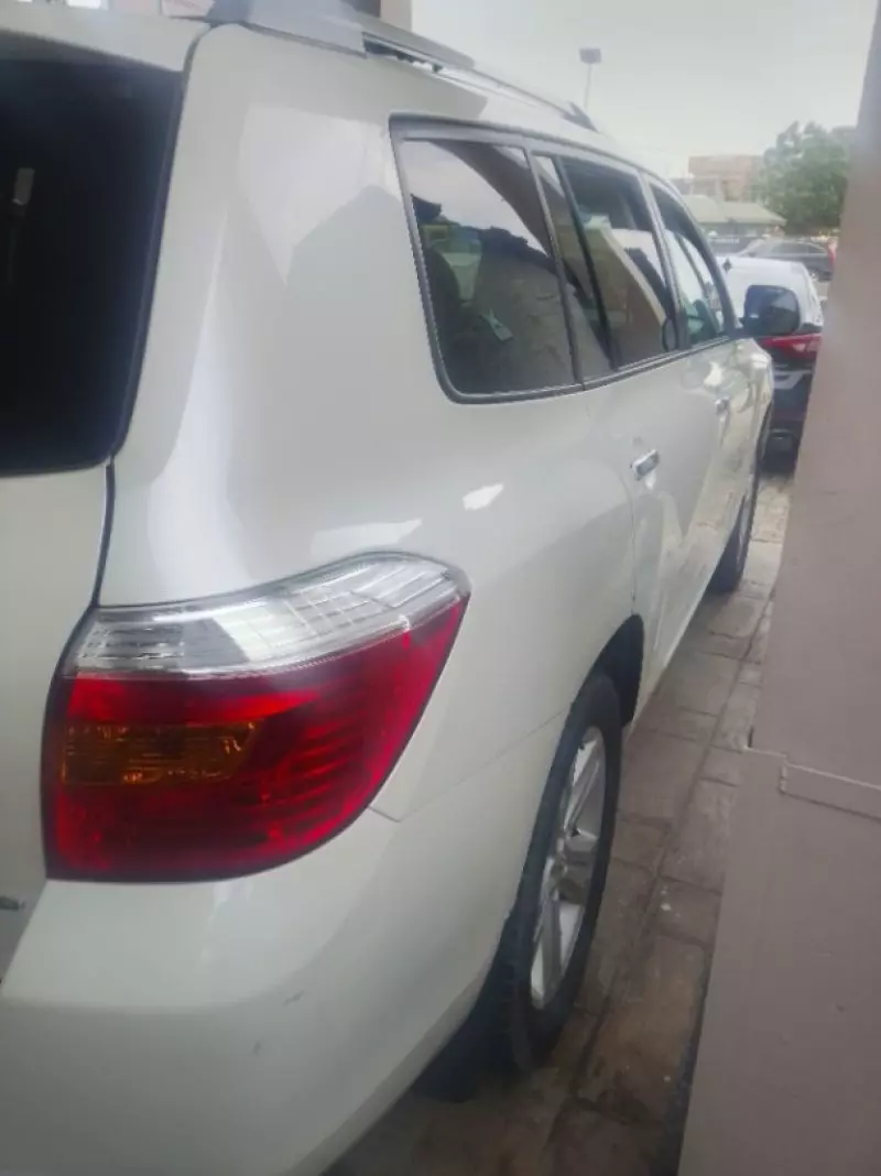Toyota Highlander   - 2010