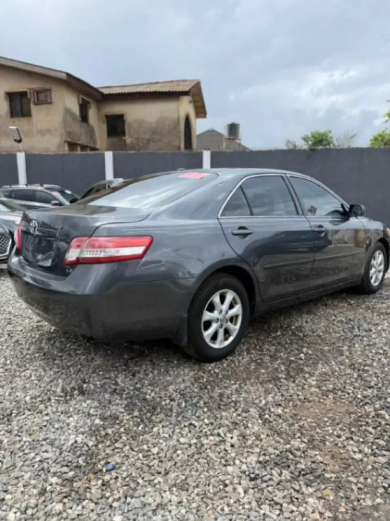 Toyota Camry   - 2011