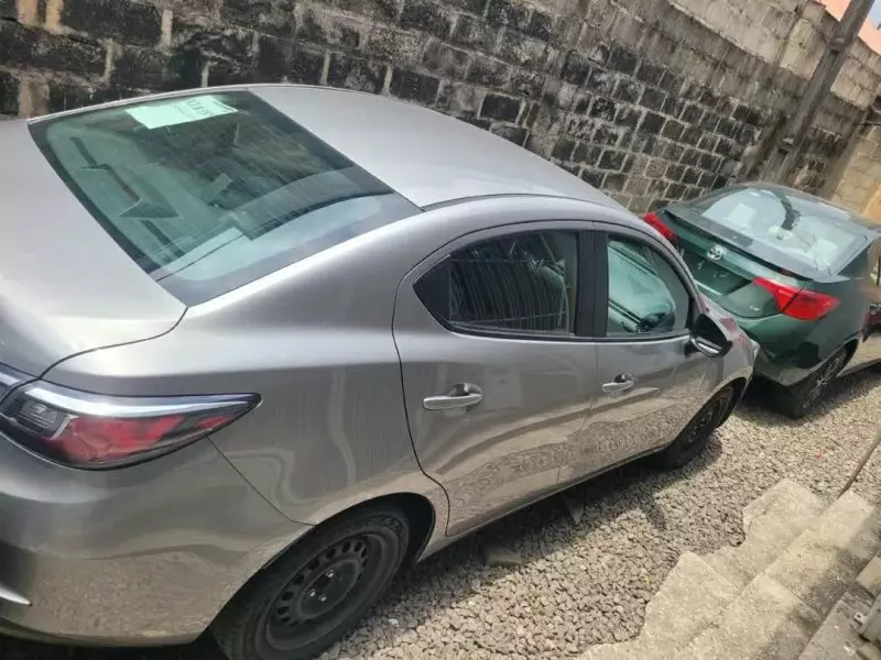 TOYOTA Yaris   - 2016