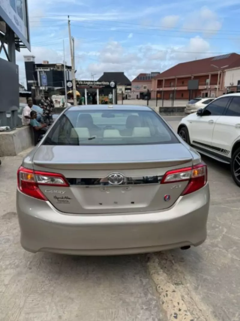 TOYOTA Camry - 2013