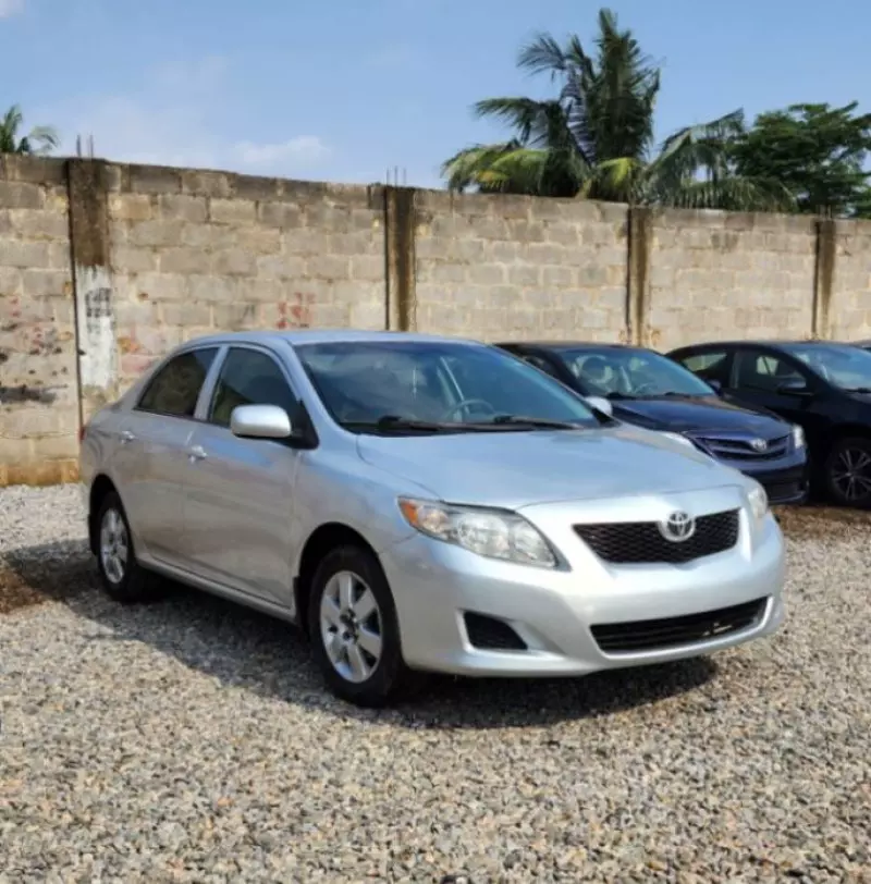 Toyota Corolla   - 2009