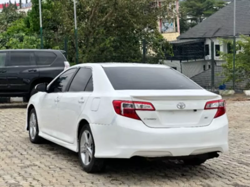 TOYOTA Camry - 2012