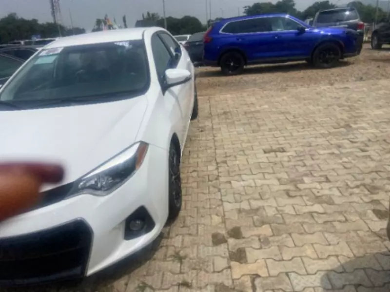 TOYOTA Corolla - 2015