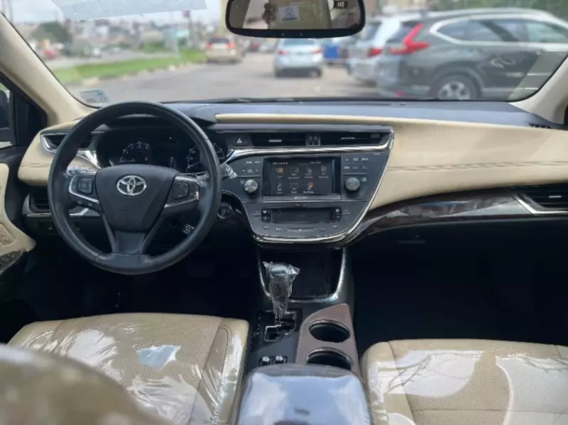 Toyota Avalon   - 2013
