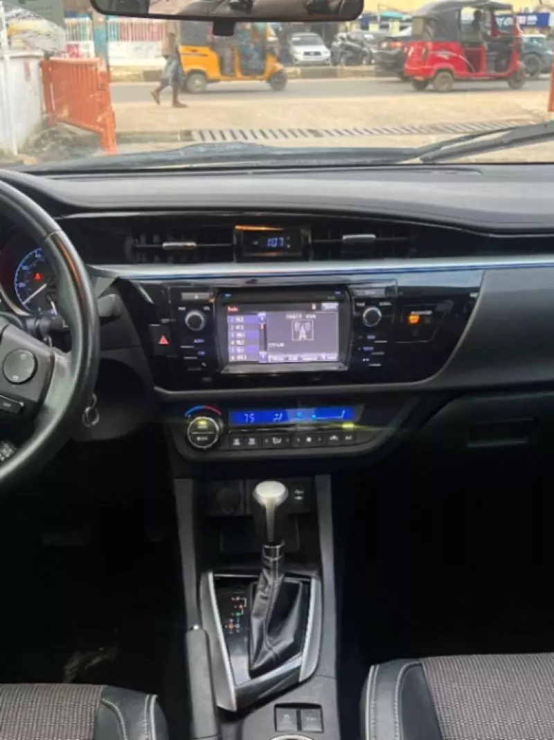 TOYOTA Corolla - 2014
