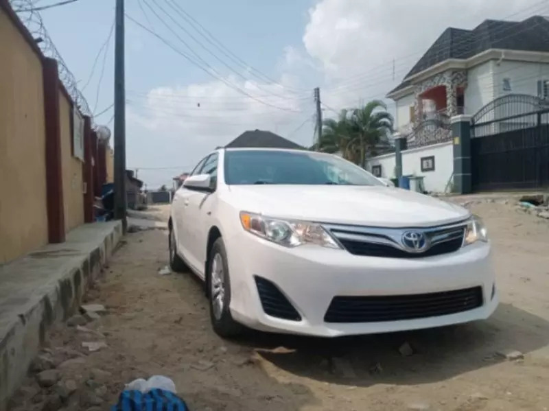 Toyota Camry   - 2014