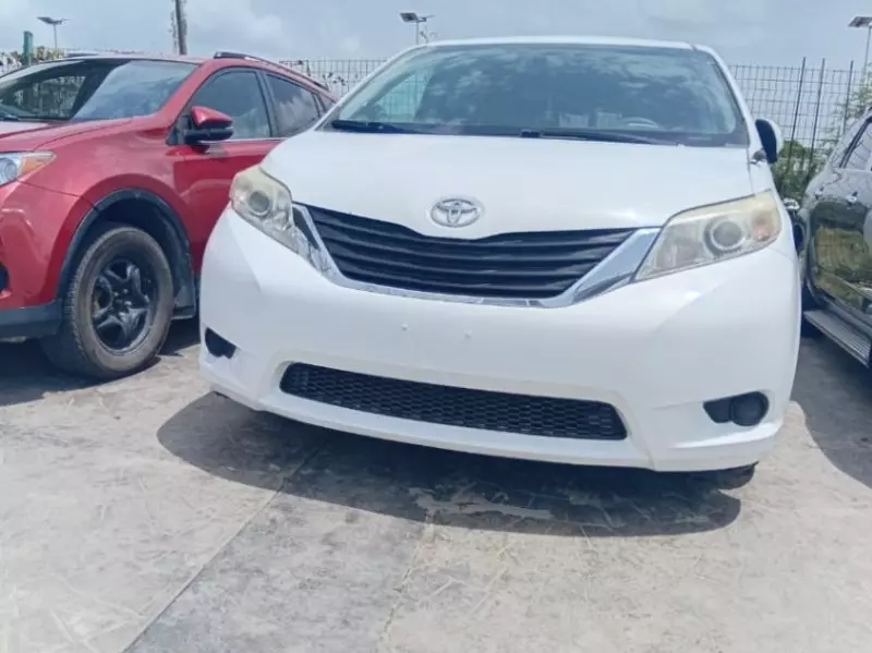 Toyota Sienna   - 2013