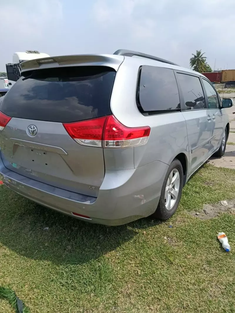 Toyota Sienna   - 2012