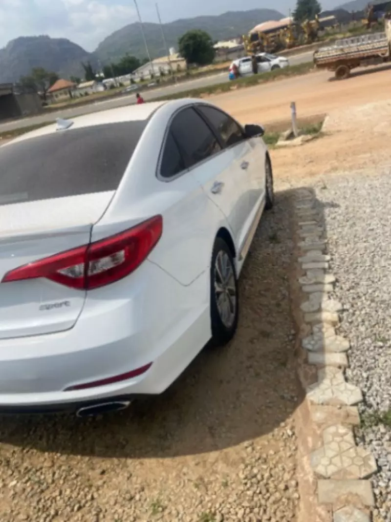 Hyundai Sonata   - 2016