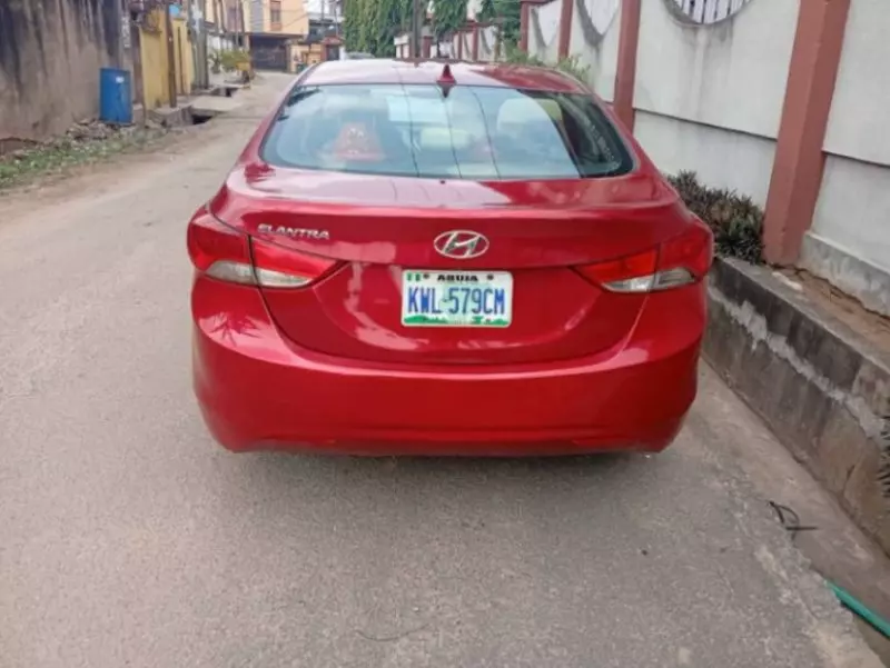 Hyundai Elantra   - 2012