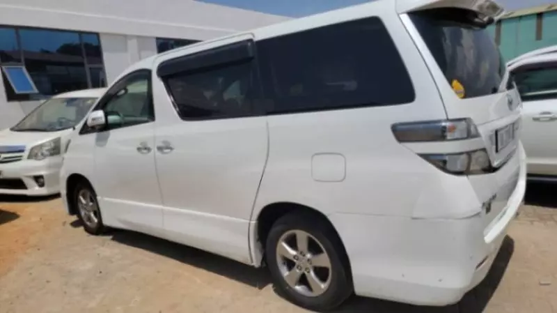Toyota Vellfire    - 2010