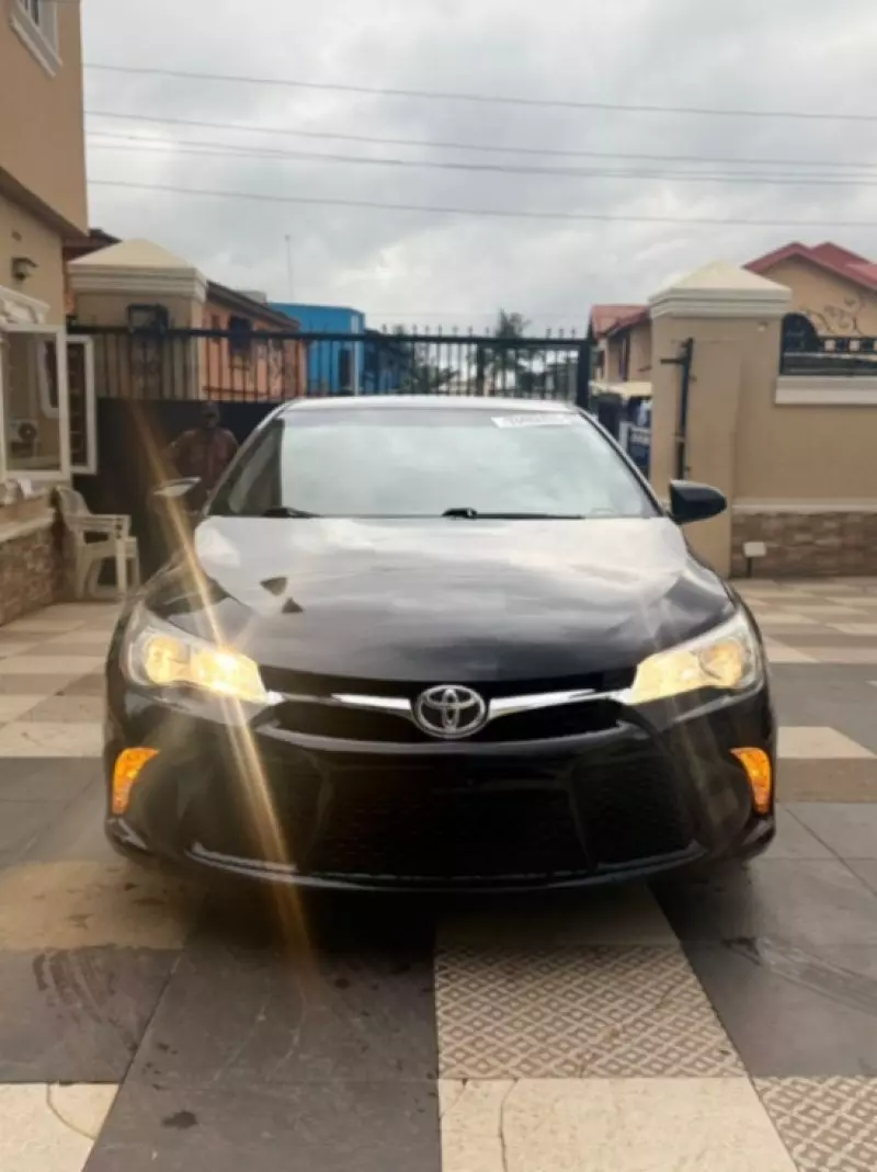 Toyota Camry   - 2011
