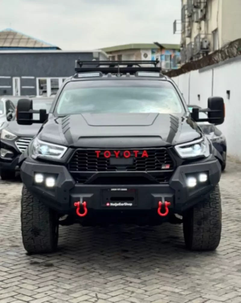 Toyota Hilux   - 2021
