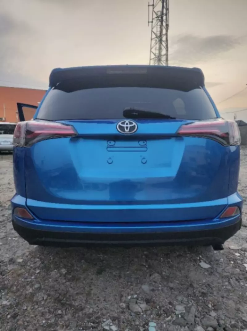 Toyota RAV4   - 2017