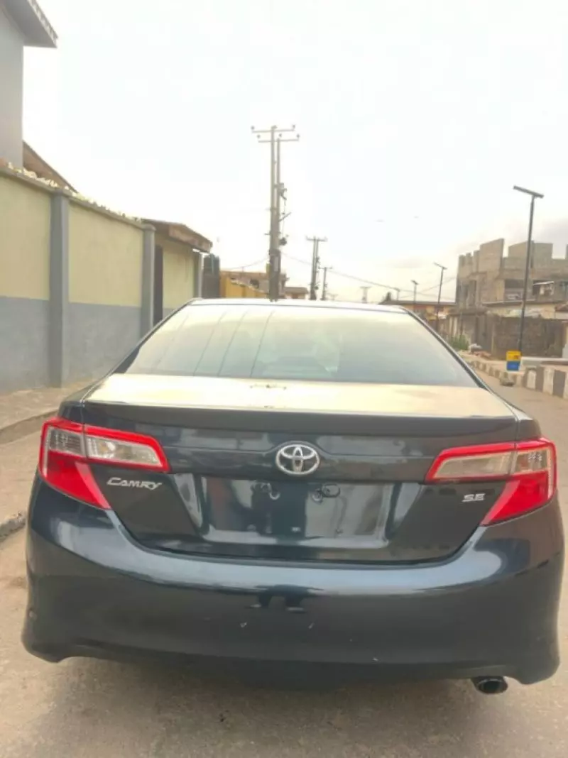 Toyota Camry - 2012