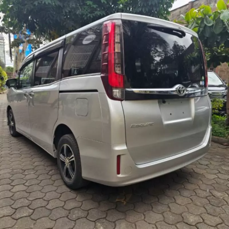 Toyota esquire   - 2016