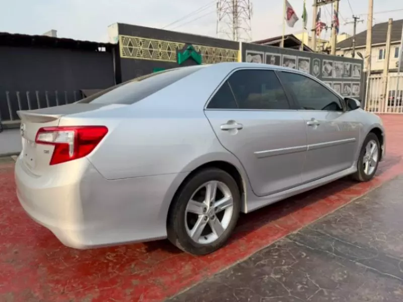 Toyota Camry   - 2013