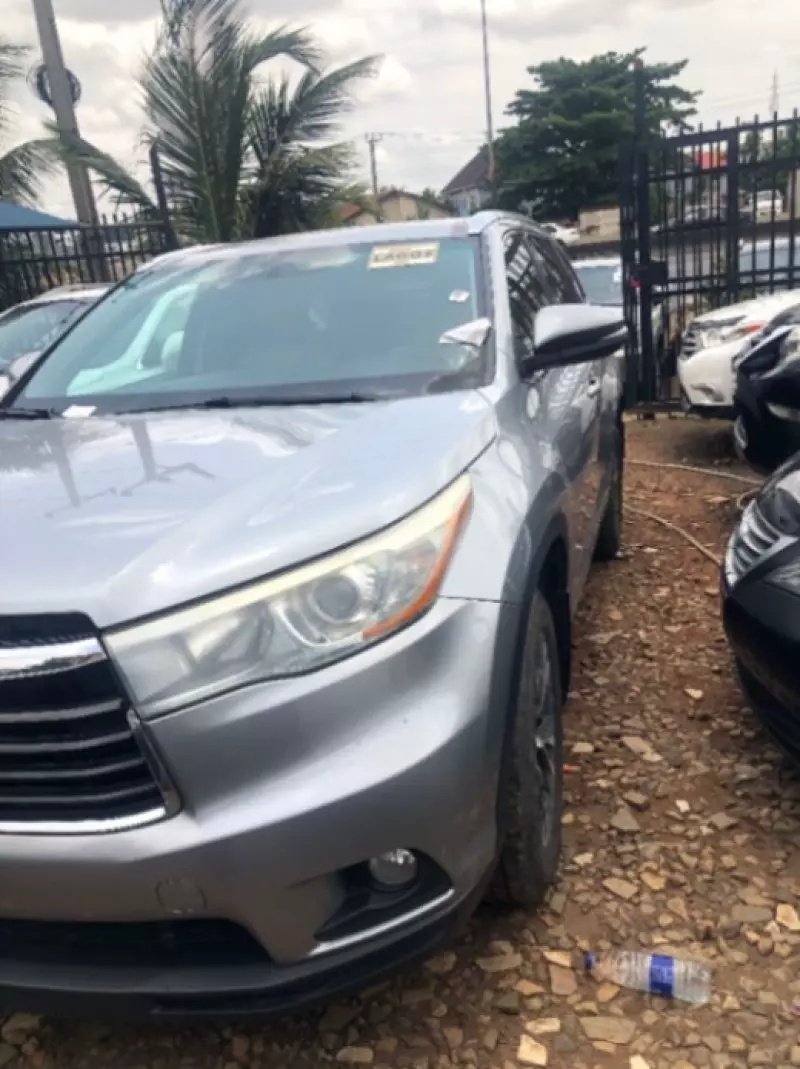 Toyota Highlander   - 2016