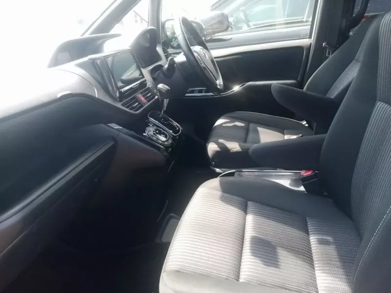 Toyota Noah - 2017