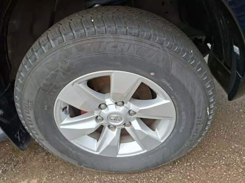 Toyota Hilux    - 2023