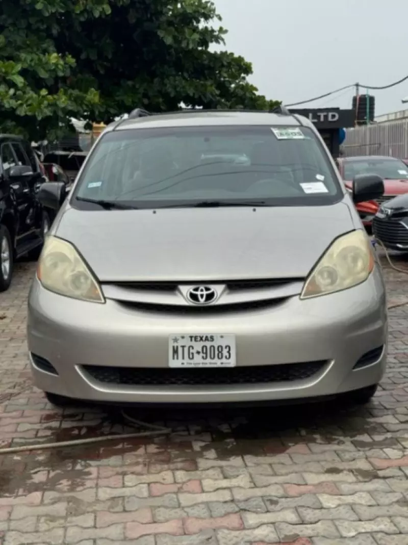 Toyota Sienna - 2006
