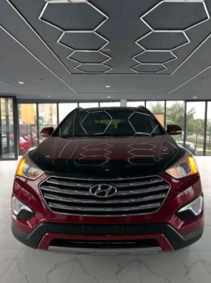 Hyundai Santa Fe   - 2016