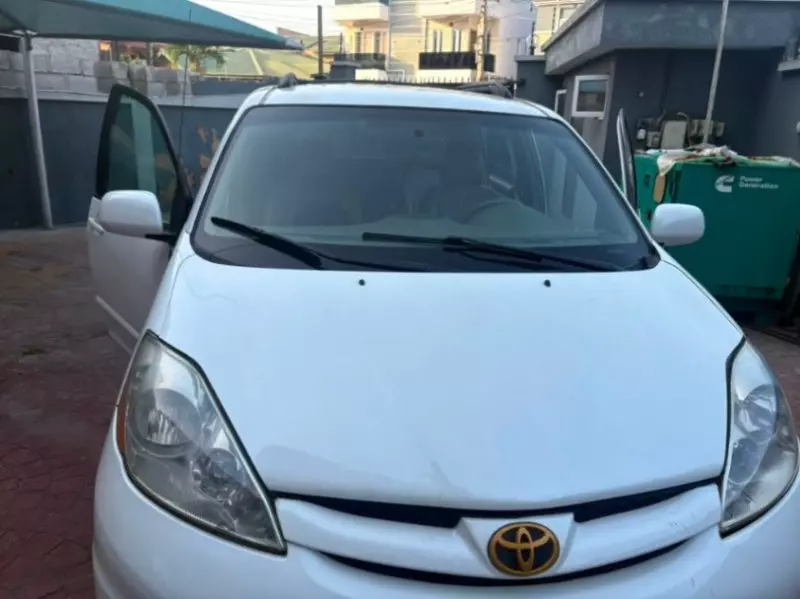 TOYOTA Sienna   - 2008
