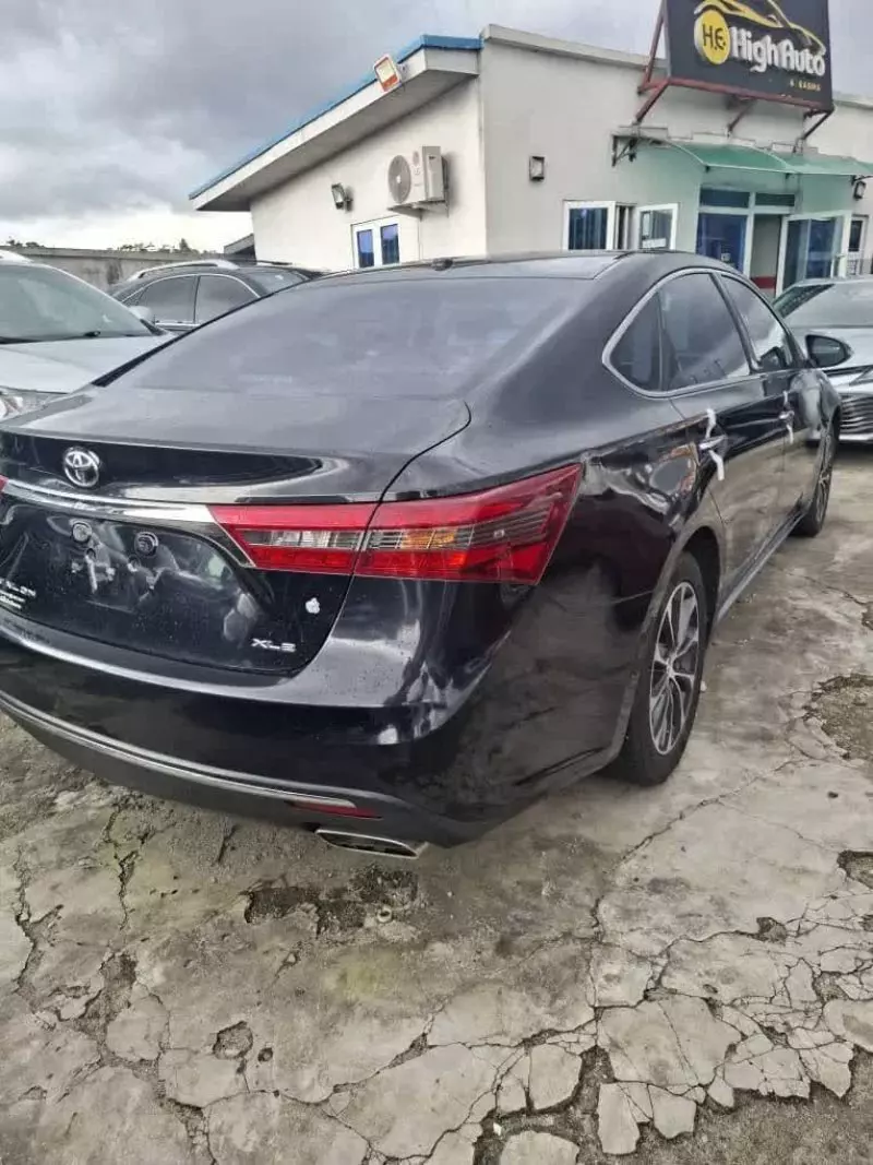 Toyota Avalon   - 2016
