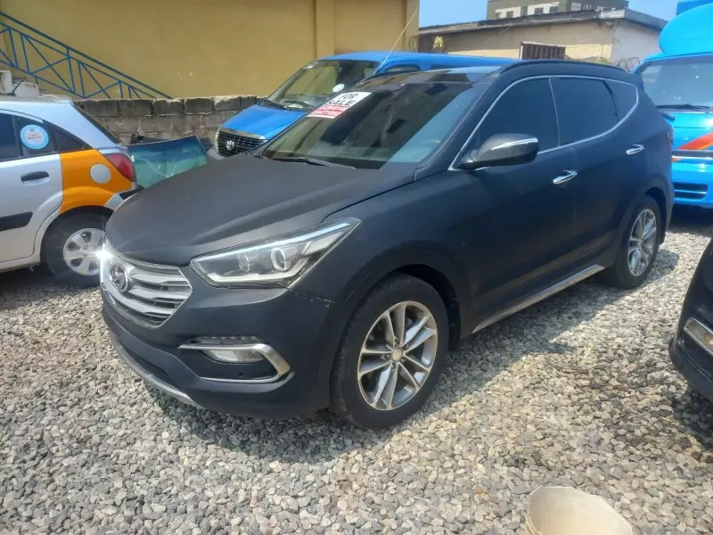 Hyundai Santa Fe   - 2017