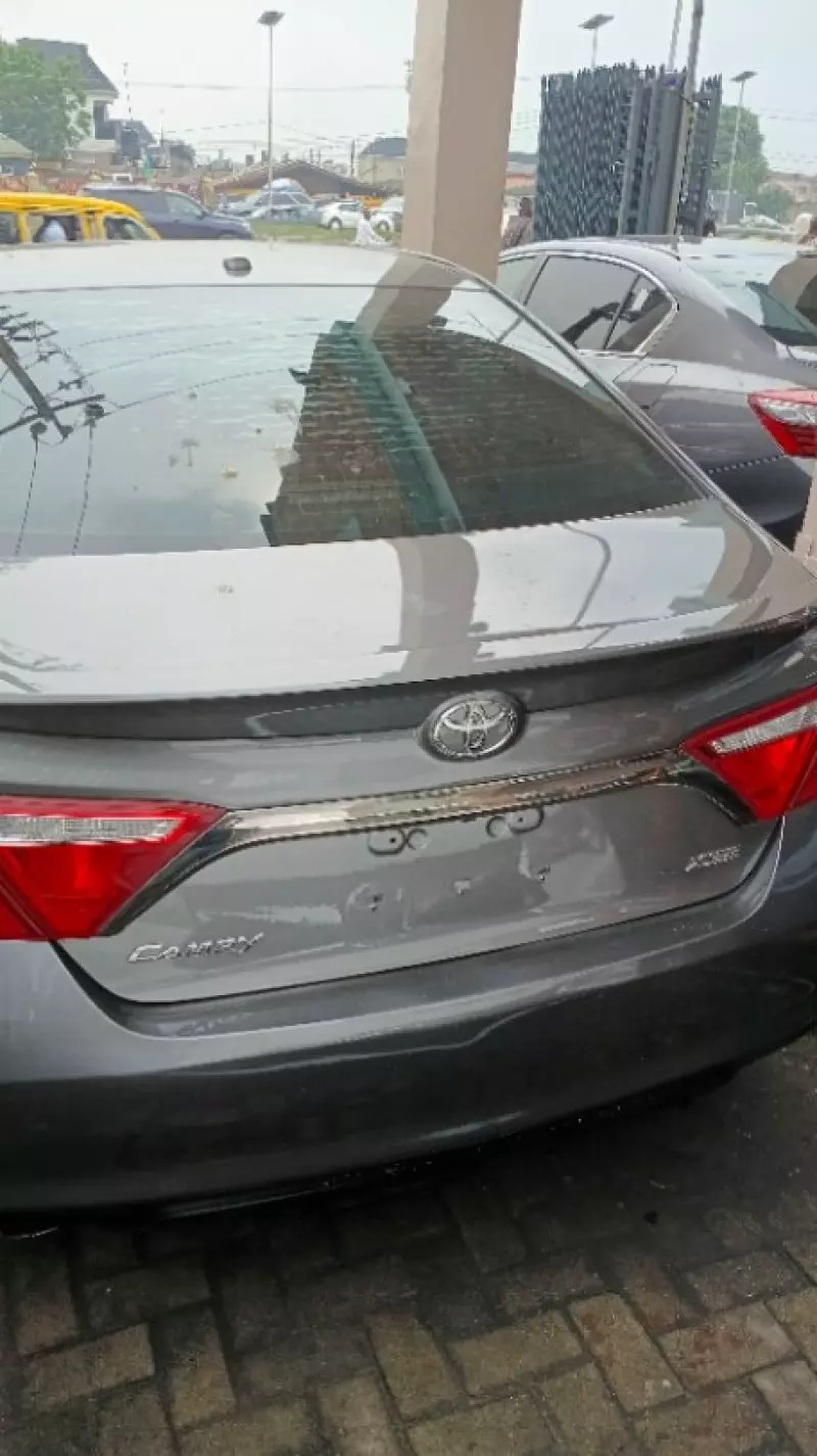 Toyota Camry   - 2016