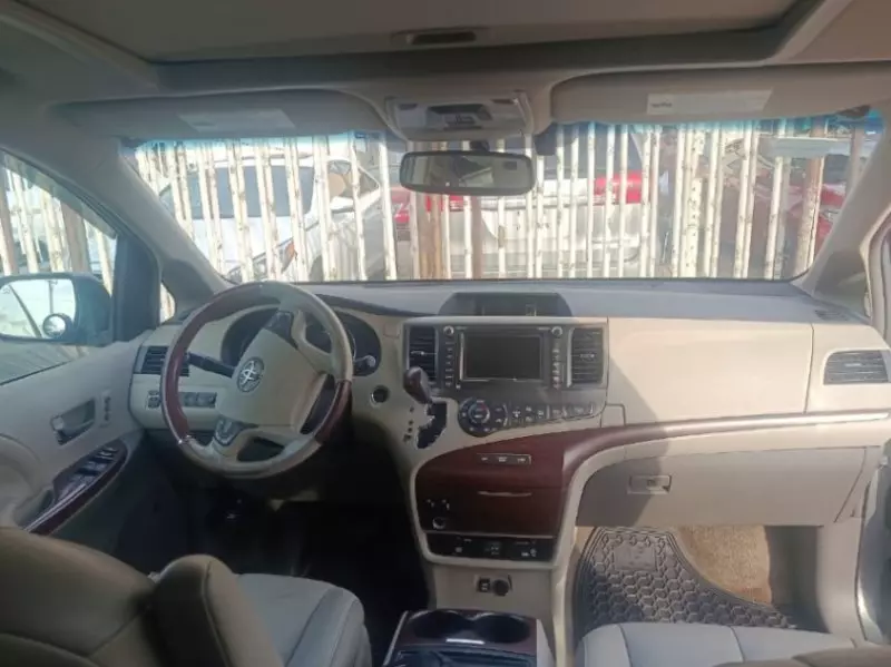 Toyota Sienna   - 2013