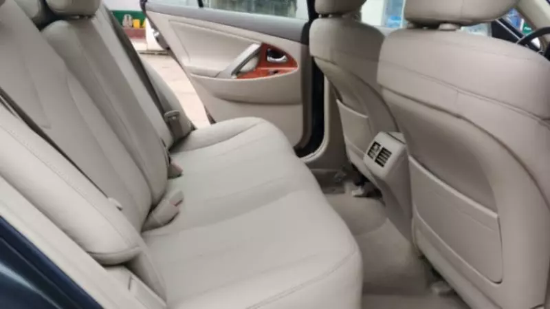 Toyota Camry   - 2010