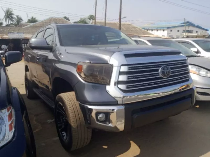 Toyota Sequoia   - 2010