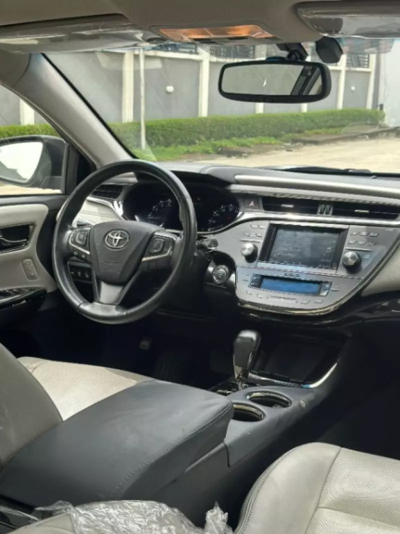 Toyota Avalon   - 2014