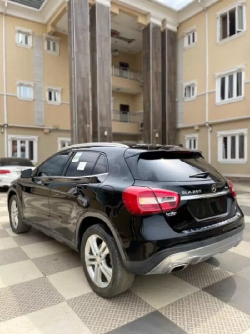 Mercedes-Benz GLA-Class   - 2015