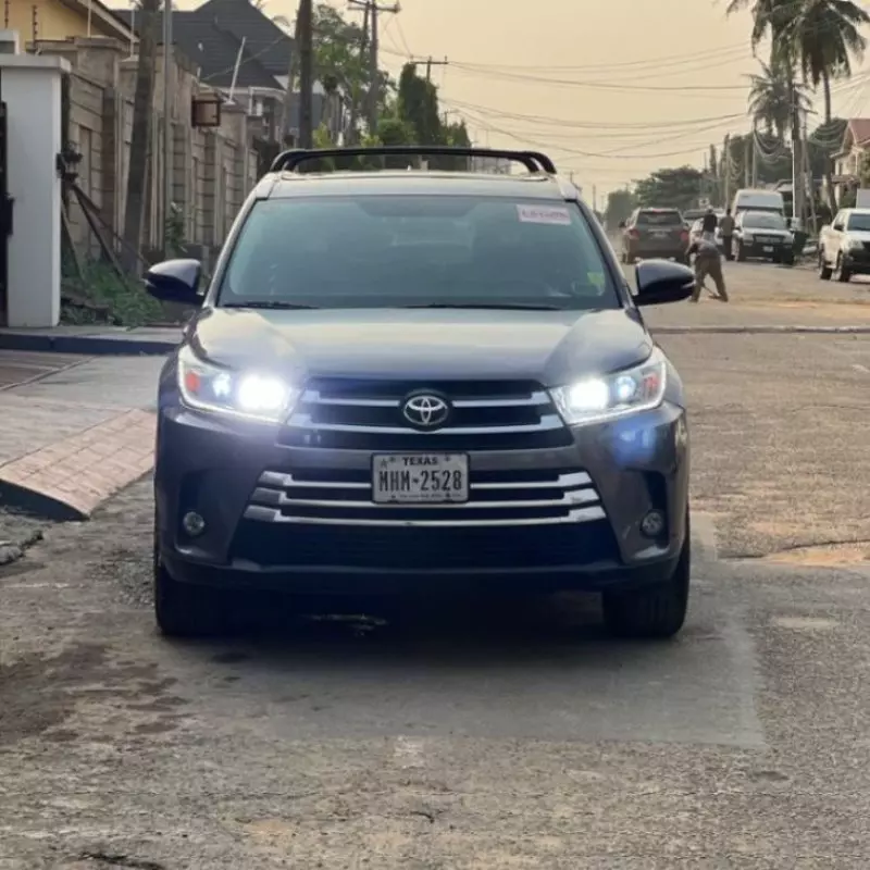 Toyota Highlander   - 2015