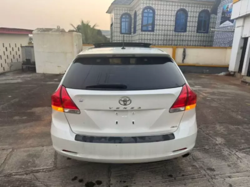 Toyota Venza   - 2011