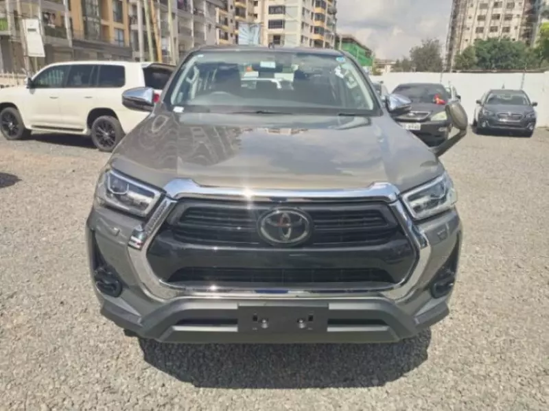 Toyota Hilux   - 2022