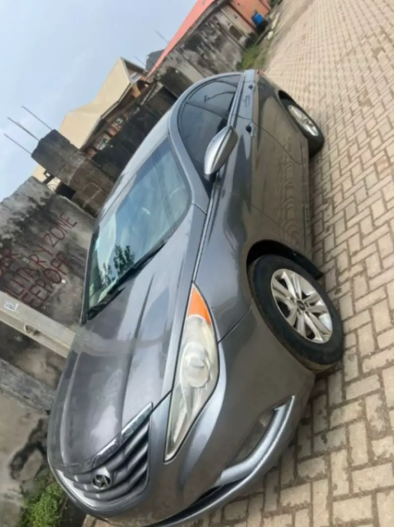 Hyundai Sonata   - 2012