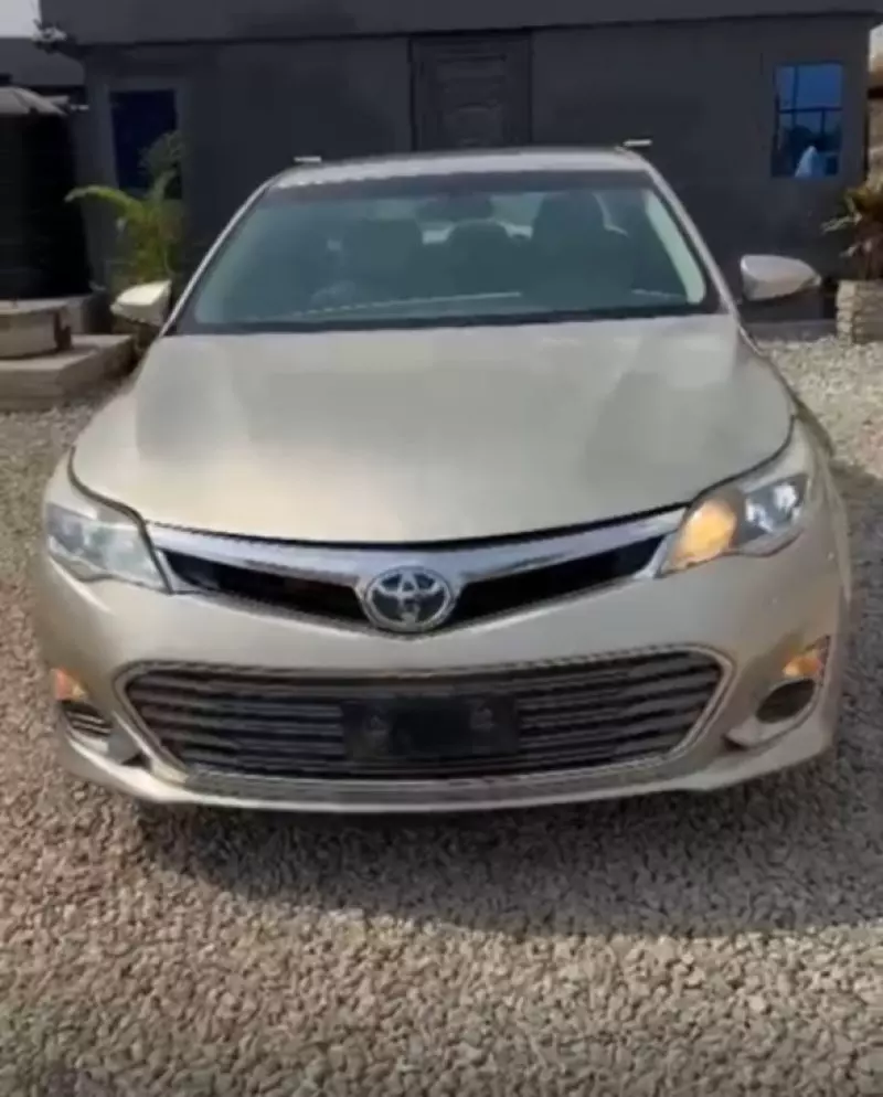 Toyota Avalon   - 2015