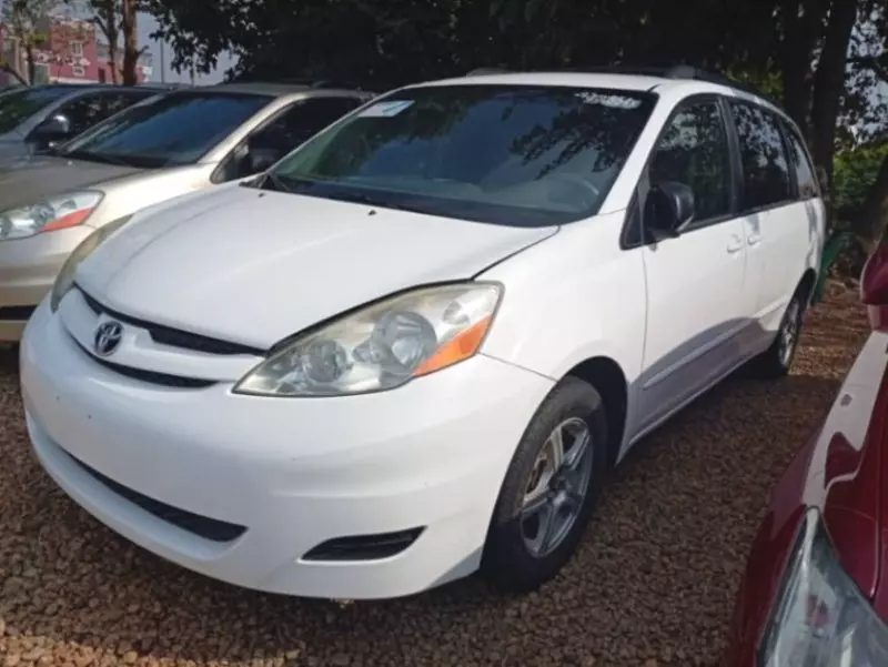 Toyota Sienna   - 2009