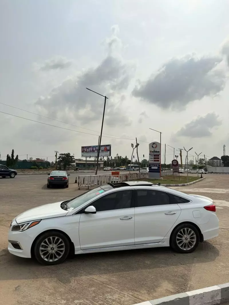 Hyundai Sonata   - 2015