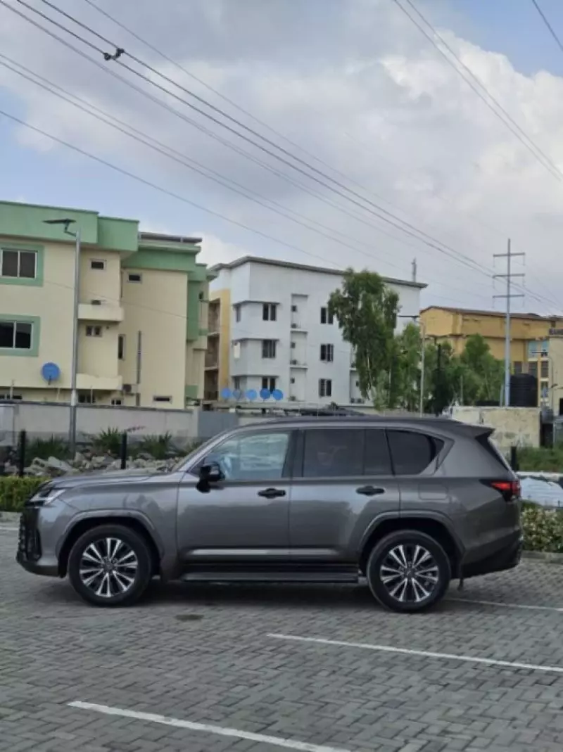 Lexus LX   - 2023